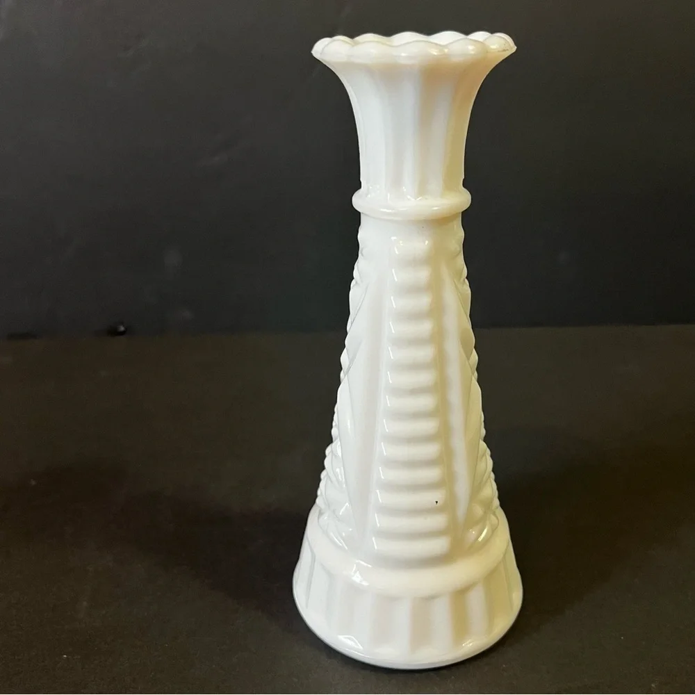 MCM Anchor Hocking Milk Glass Bud Vase Flower White Stars and Bars Vintage 6